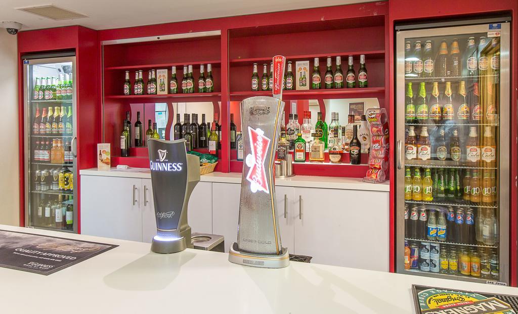 Redwings Lodge Wolverhampton Central Екстер'єр фото