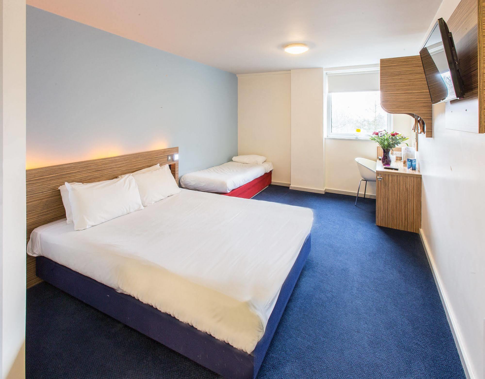 Redwings Lodge Wolverhampton Central Екстер'єр фото