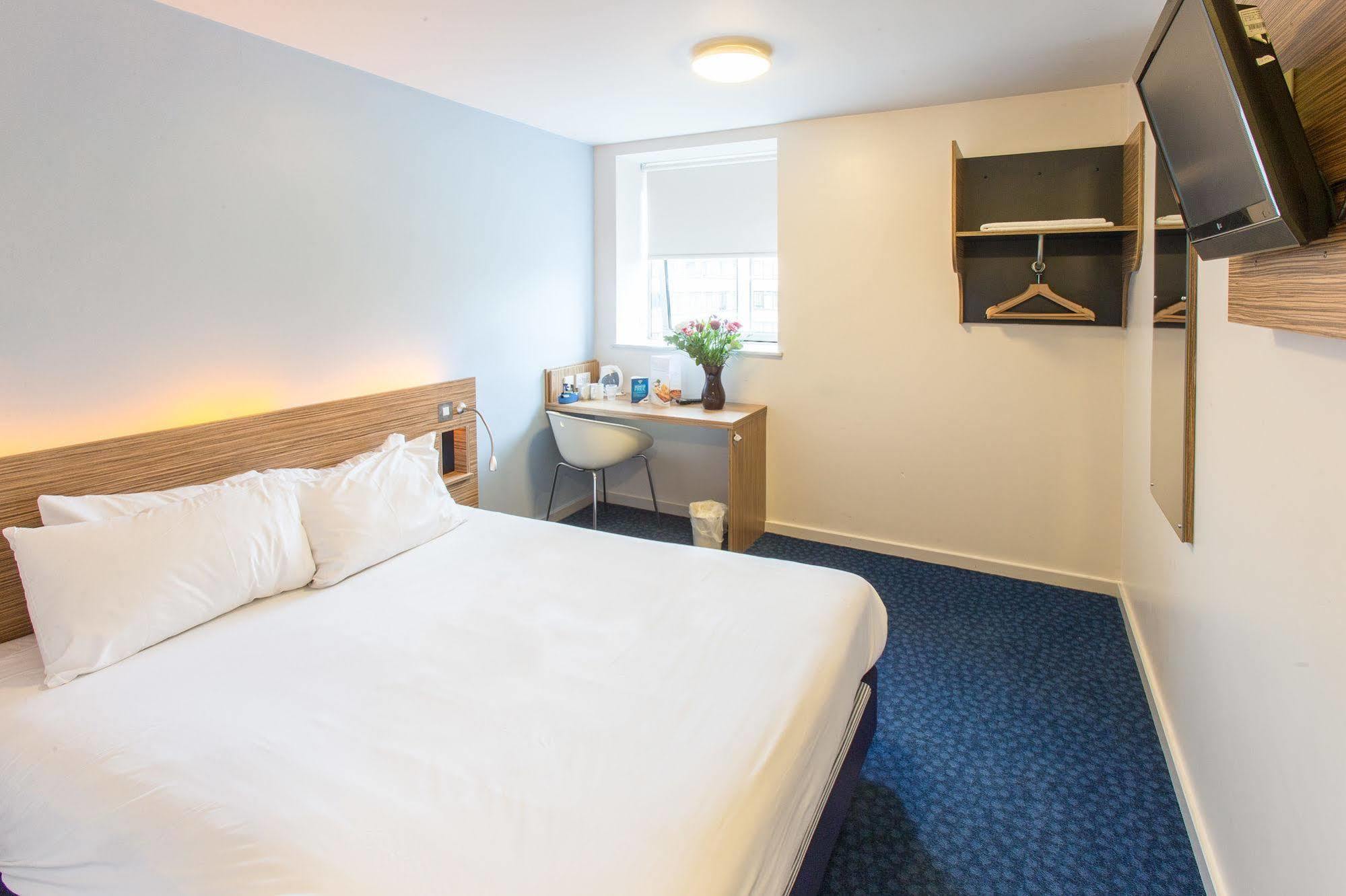 Redwings Lodge Wolverhampton Central Екстер'єр фото